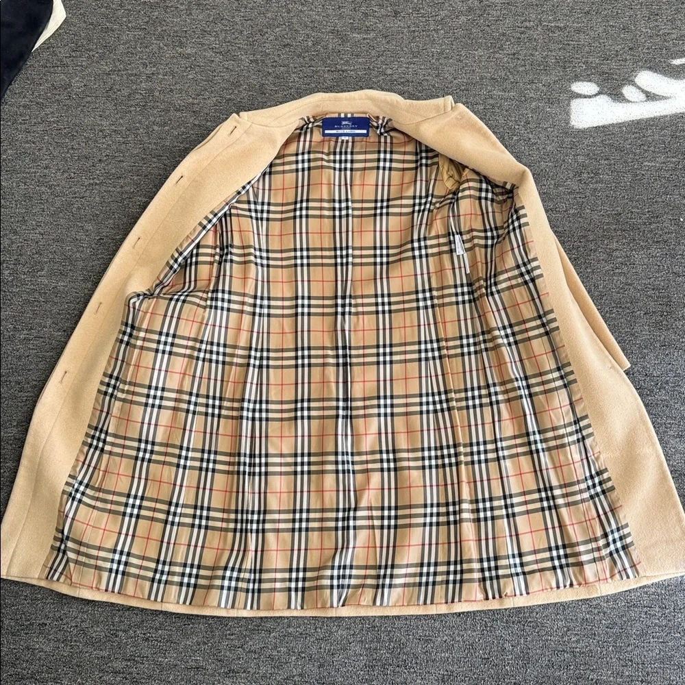 Burberry Camel Coat with Iconic Plaid Lining - Picture 3 of 5